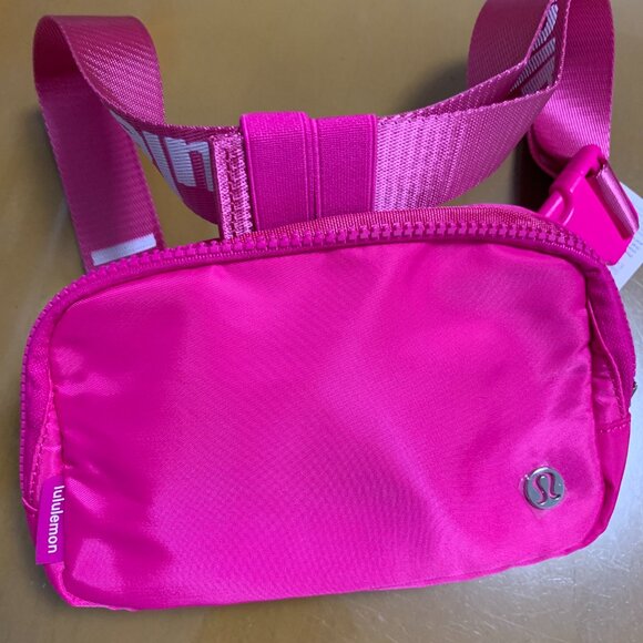 Lululemon everywhere belt bag Pink - Picture 1 of 4